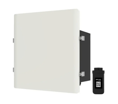 Solax Power X3-Matebox auf weißem Hintergrund